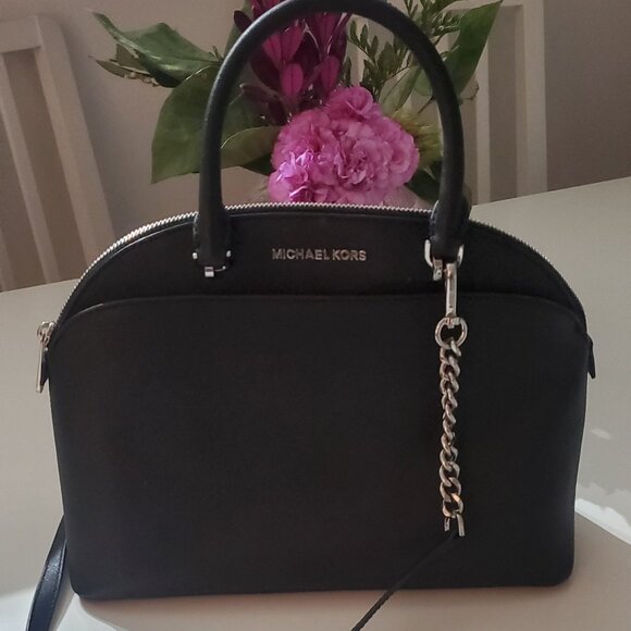 Michael Kors purse bag cross body and a red wallet - Picture 2 of 7